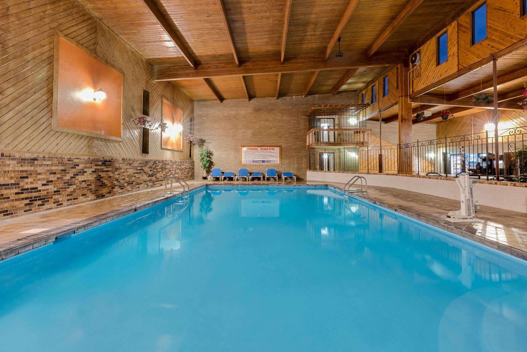 Travelodge By Wyndham Grand Forks Zewnętrze zdjęcie